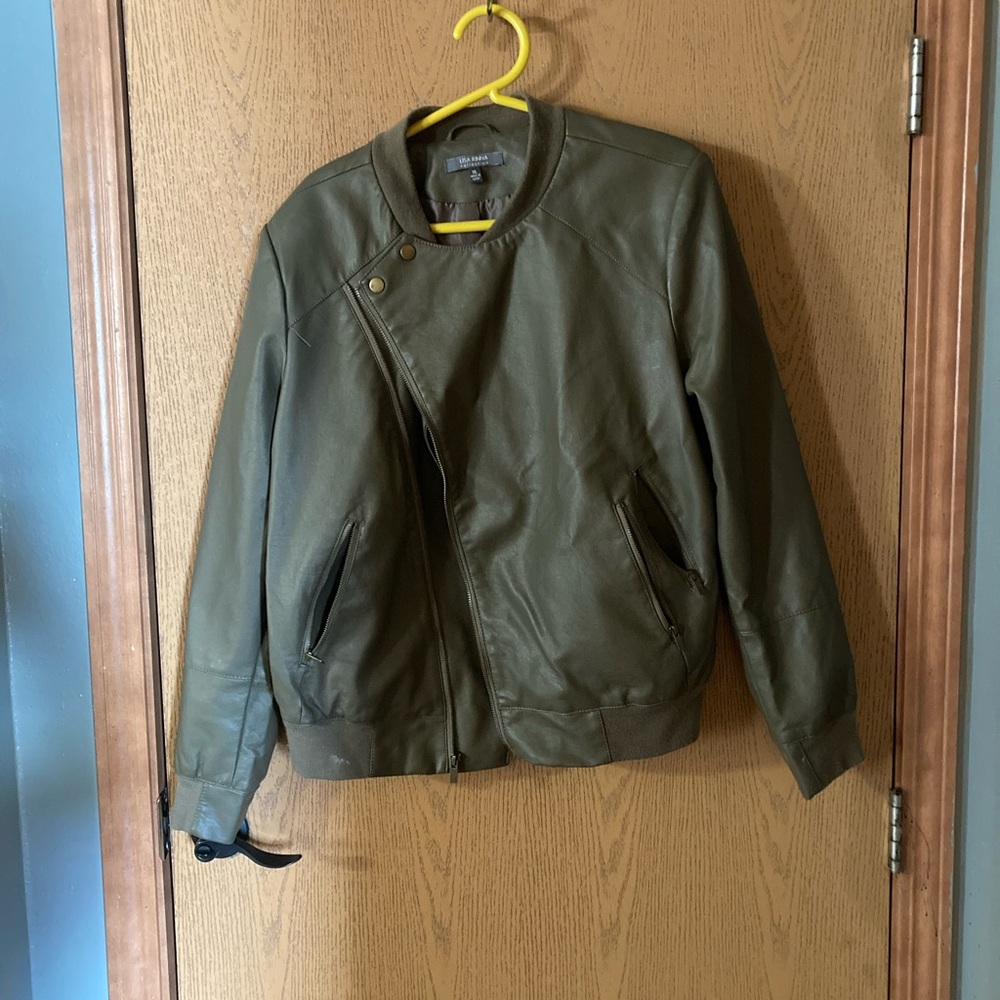 Cute Lisa Rinna XL brown faux leather jacket!
